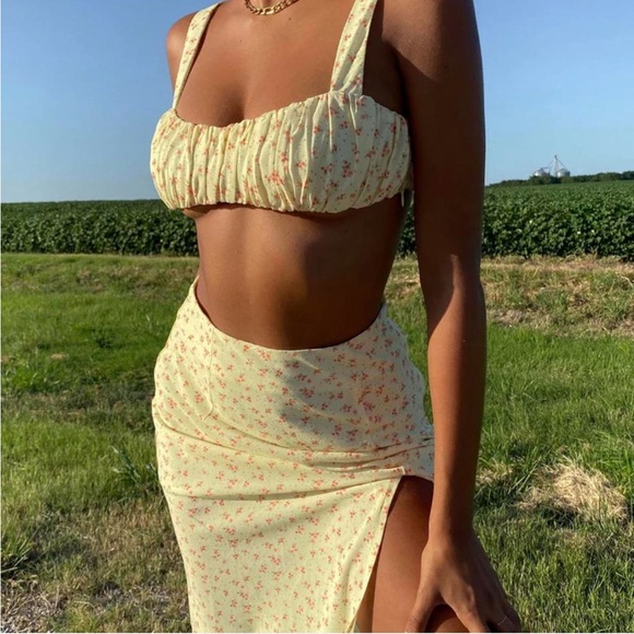 Lily Set Yellow Floral - Princess Polly - Picture 1 of 3